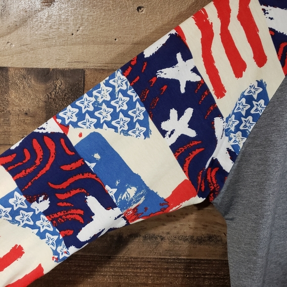 Lularoe Randy with stars & stripes sleeves raglan - Picture 4 of 8
